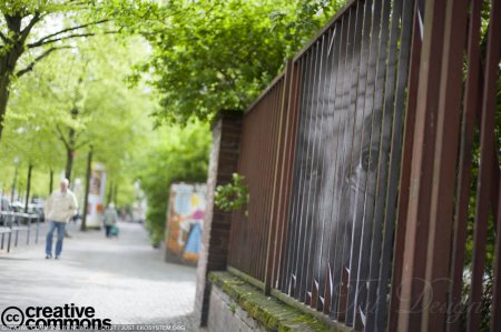Оп-арт на заборе в Берлине