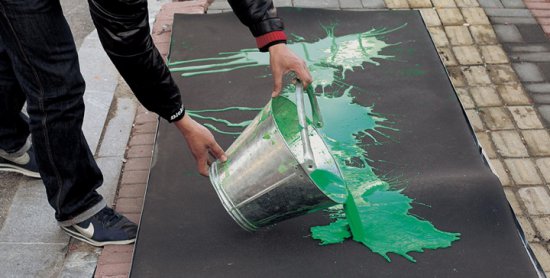 Пешеходы «пролили цвет» на экологическую ситуацию