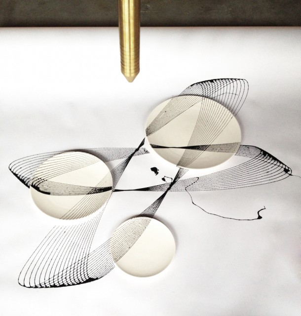 Oscillation-plates-pendulum-David-Derksen-Design